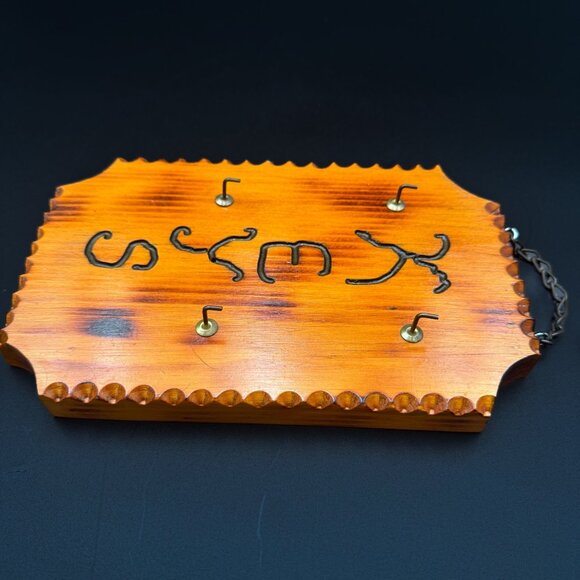 Vintage Wooden Hanging Key Holder Wall Plaque Rack Farmhouse Countrycore Rustic - Picture 2 of 6